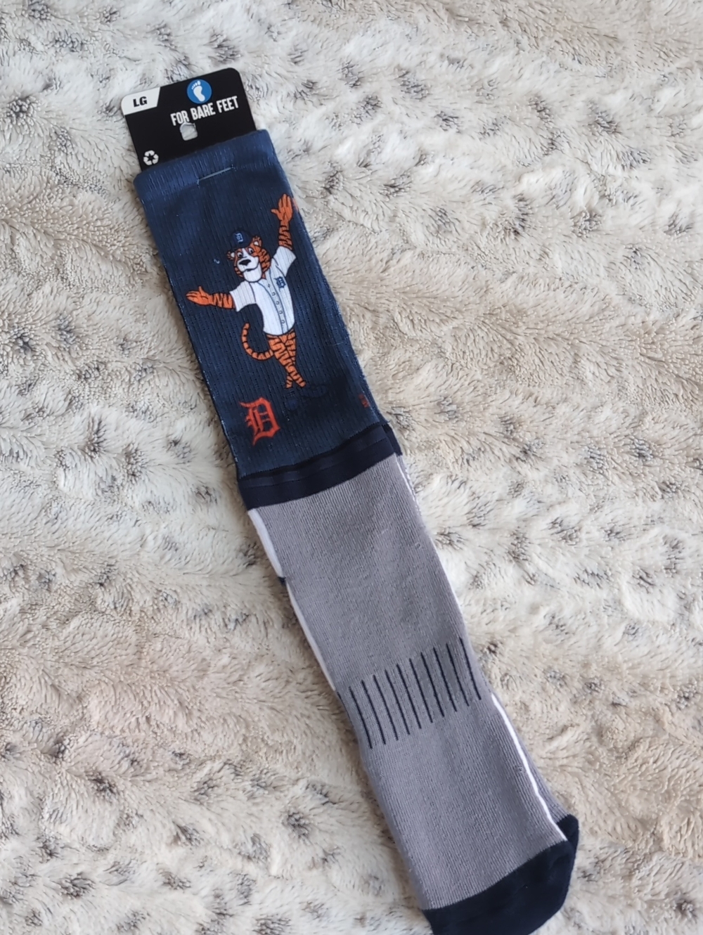 For Bare Feet Detroit Tigers Mascot Snoop V-Curve Crew Socks